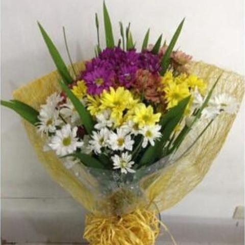 Bouquet of mixed mums