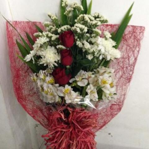 Mixed white spring with three red roses